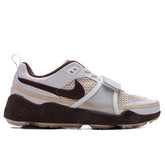 Travis Scott Zoom Field Jaxx - White/Light Chocolate/White