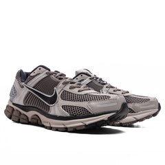 Zoom Vomero 5 - College Grey/Black/Cave Stone