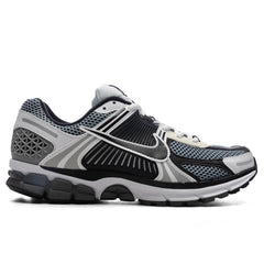 Zoom Vomero 5 SE SP - Dark Grey/Black/White/Sail