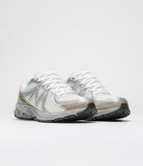 New Balance 860 Shoes - Sea Salt / Gold Metallic