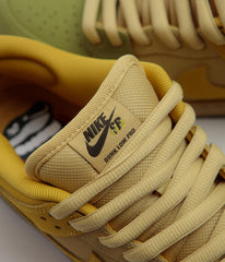 Nike SB Dunk Low Pro Shoes - Saffron Quartz / Saffron Quartz - Pear