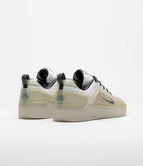 Nike SB Nyjah 4 Shoes - Desert Khaki / Dark Smoke Grey