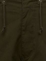 SURPLUS SHORT