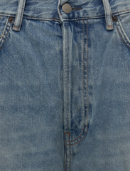 DISTRESSED DENIM SHORTS