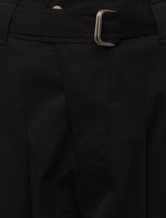 WIDE BELTED TROUSER