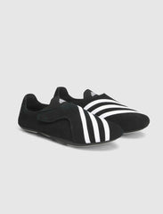 PHARRELL WILLIAMS YOGA VARIO "BLACK/WHITE"