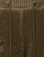 TC DESTROYED KNIT PANTS