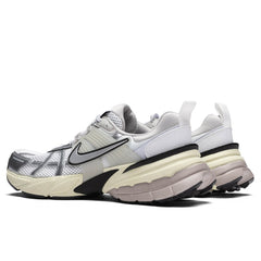 V2K Run - Summit White/Metallic Silver