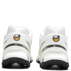 Women's Air Max DN8 - Sail/Black/Fossil
